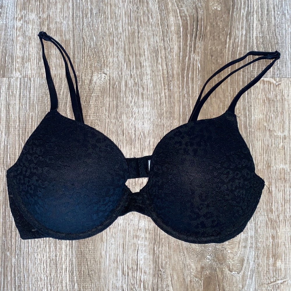 EUC Wear Everywhere lightly lined t-shirt bra by VS Pink. Black lace size 36B